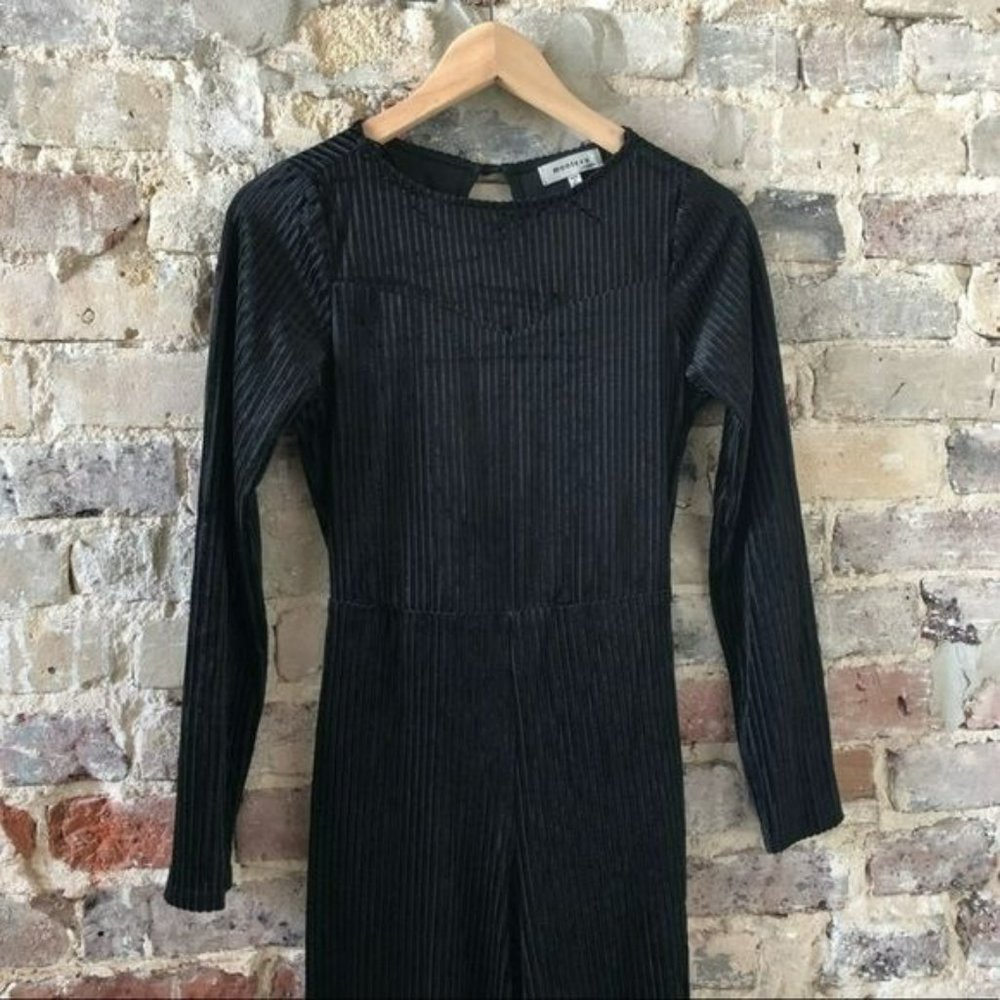 Monteau Los Ángeles Women’s Black Open Back Long Sleeve Jumpsuit Large